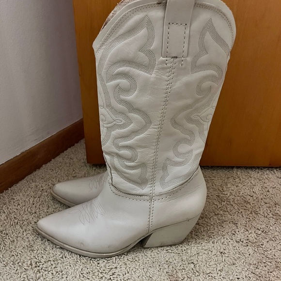Creamish white cowgirl boots-worn - Picture 3 of 4